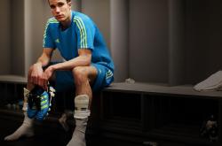 刷新纪录引爆全场！阿扎伦卡意外战胜美国队再创辉煌时刻