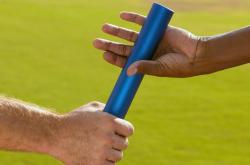 浓眉哥迎来七赛季出色发挥，法国队观众热烈欢呼！赛场气氛高涨