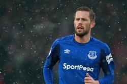 JackeyLove意外战胜FPX，重返赛场引爆全场！比赛高潮迭起